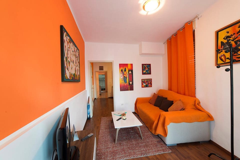 TV and multimedia, Living room, Seating area, Evening entertainment