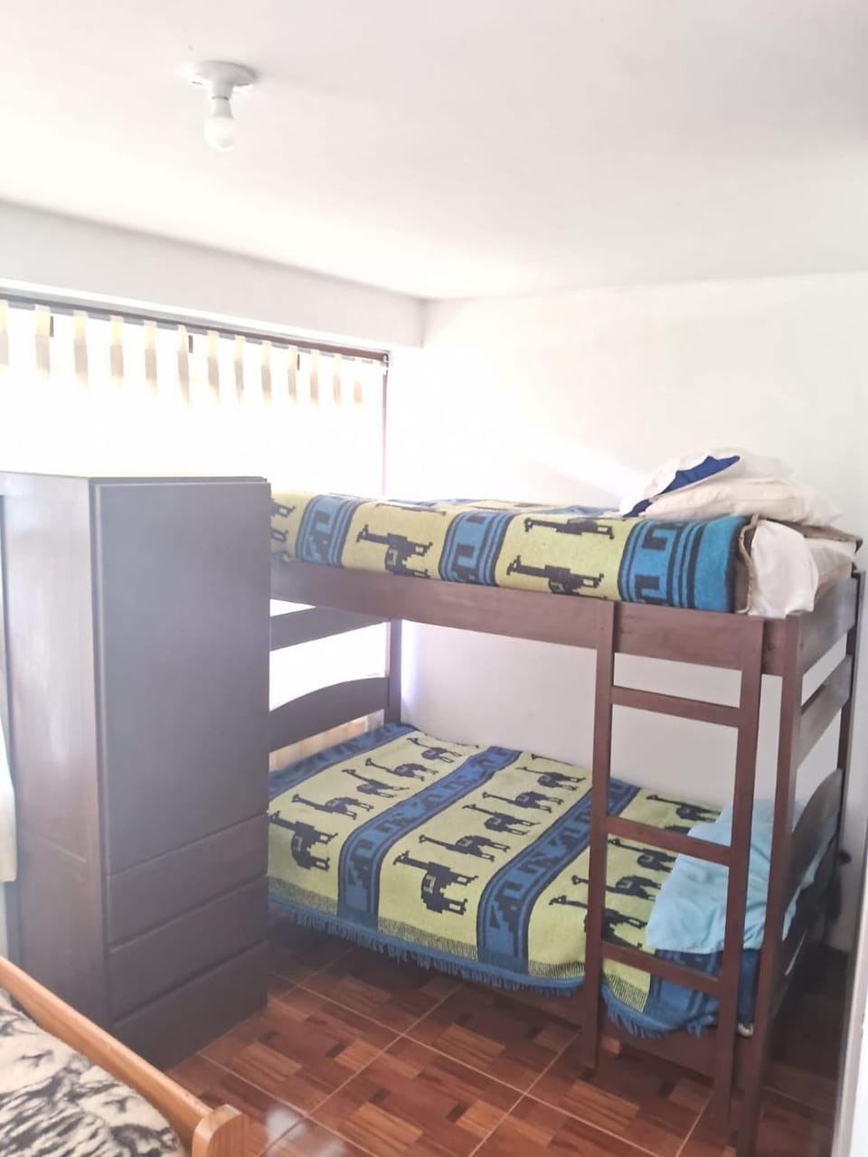 Bedroom, bunk bed