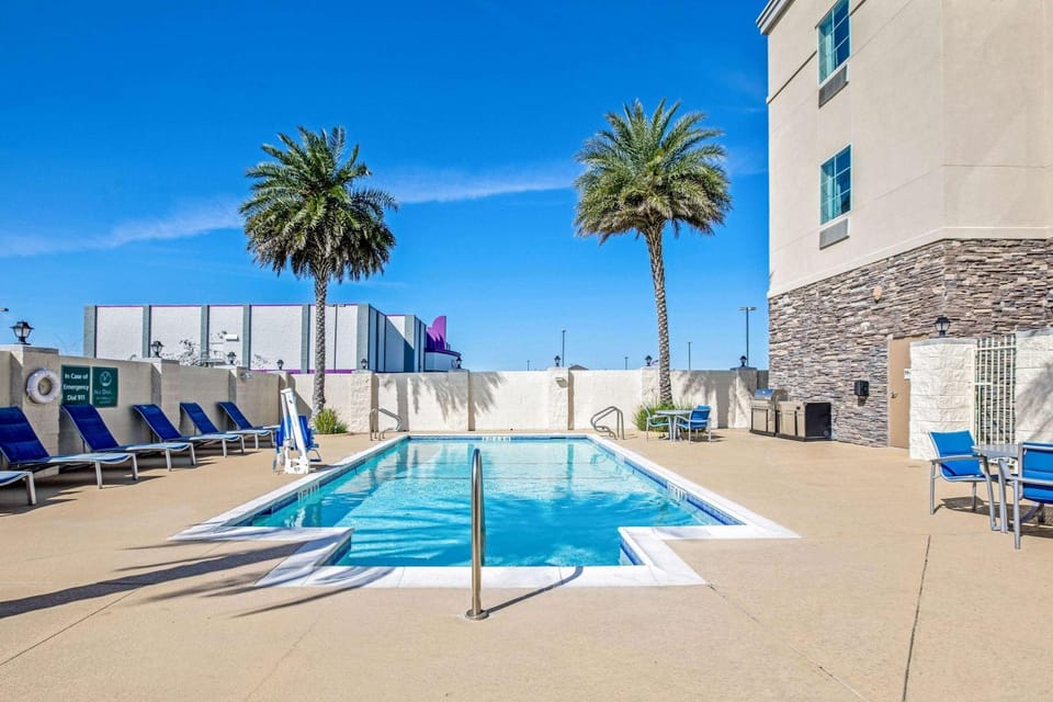 On site, Pool view, Swimming pool, Swimming pool