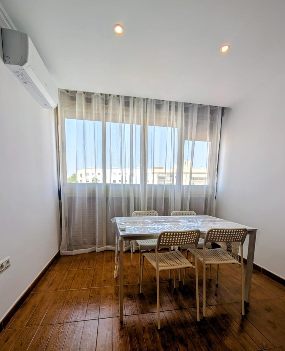 Living room, Seating area, Dining area, air conditioner