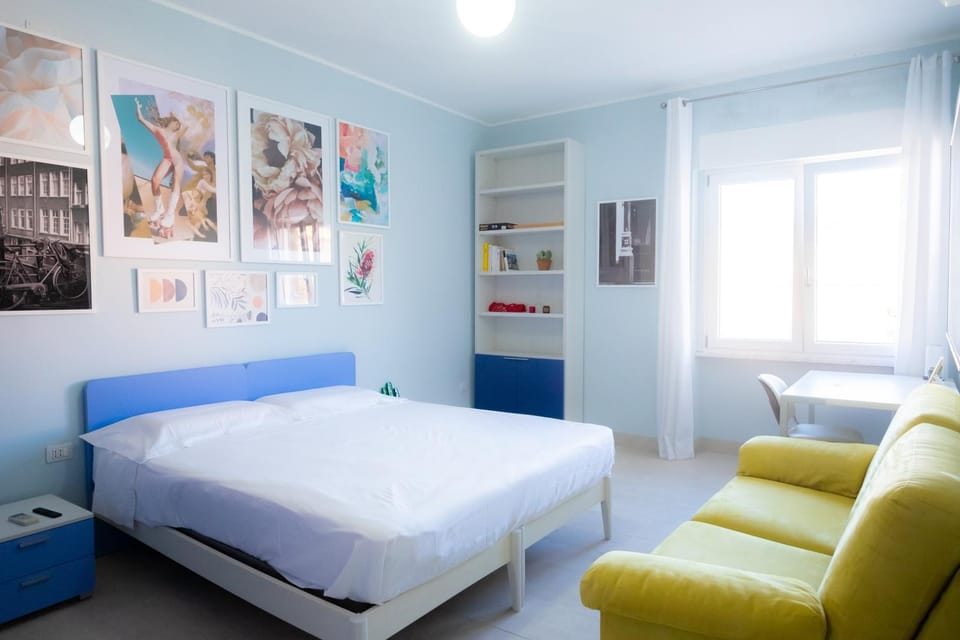 Bed, Photo of the whole room, Bedroom