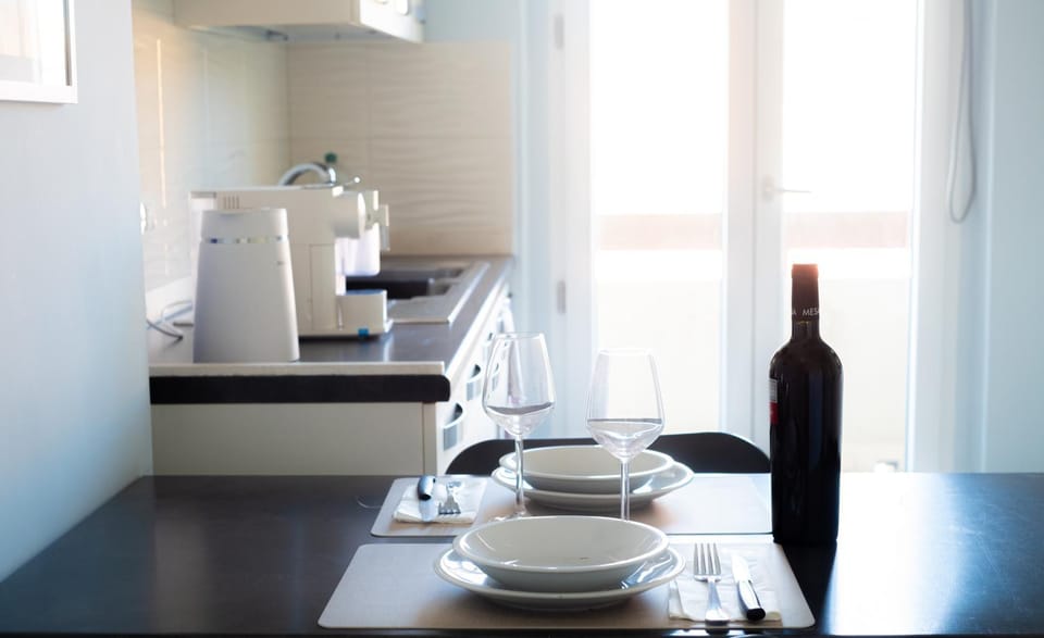 Dining area, kitchen
