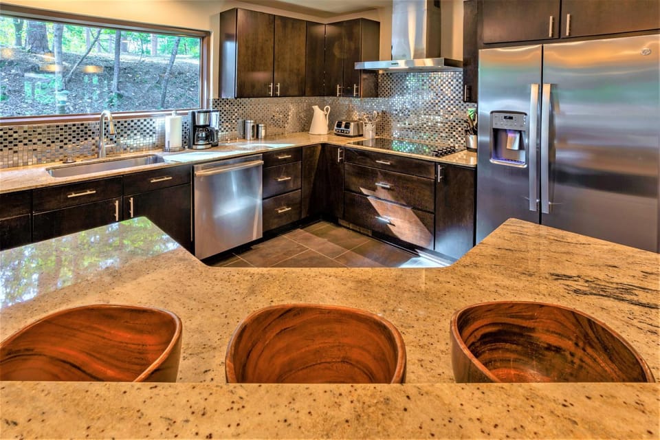 Kitchen or kitchenette, dishwasher, oven, pet friendly, stove