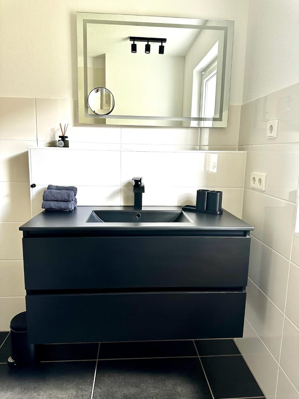 Bathroom, towels