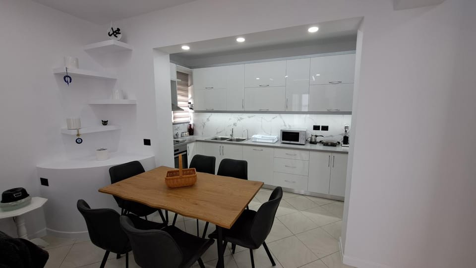 Coffee/tea facilities, Dining area, minibar, toaster
