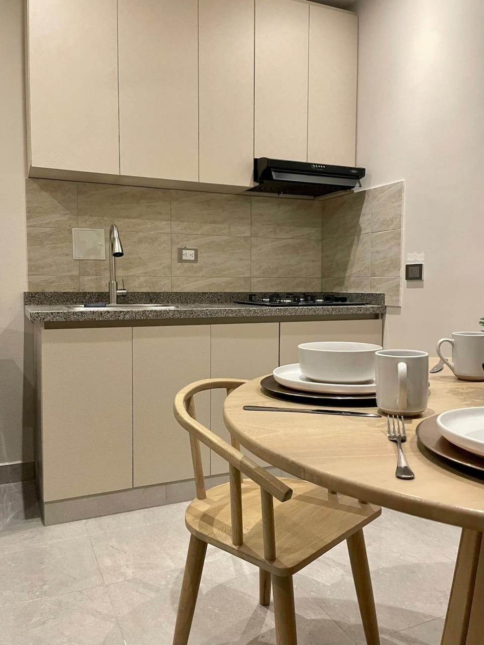 Kitchen or kitchenette, Dining area
