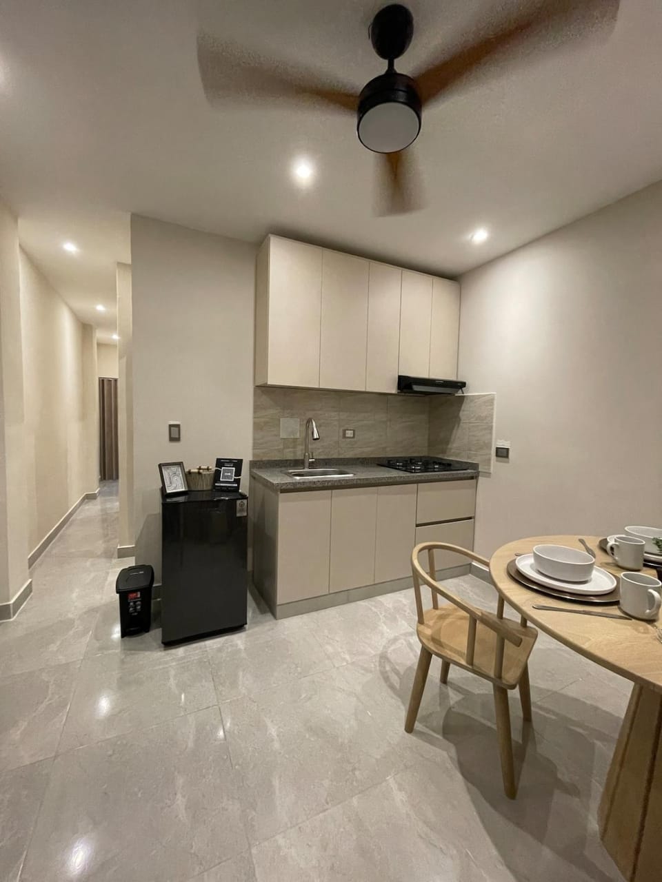 Kitchen or kitchenette, Dining area, minibar