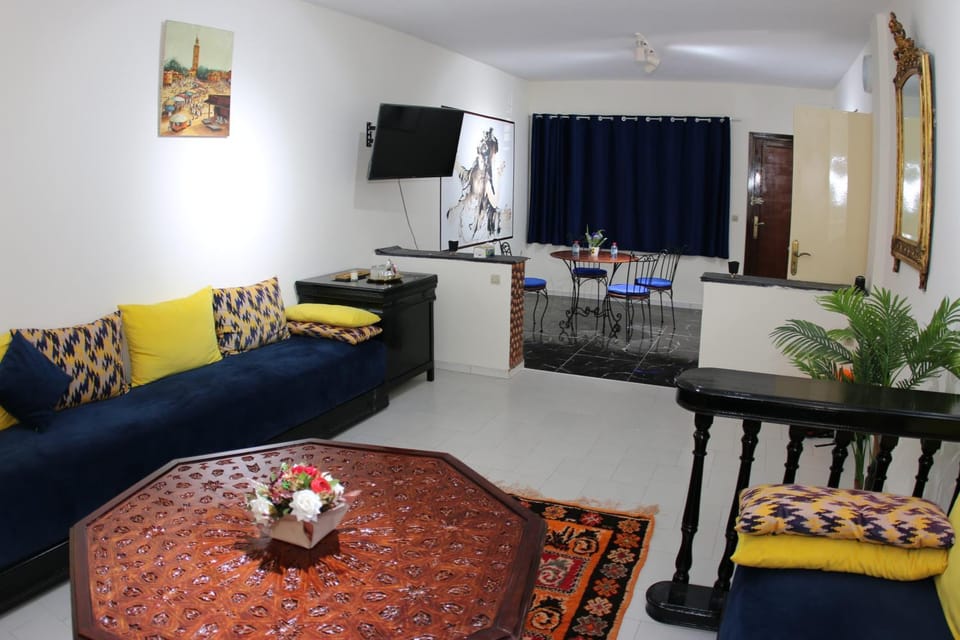 TV and multimedia, Kitchen or kitchenette, Living room, Seating area, Dining area, Evening entertainment
