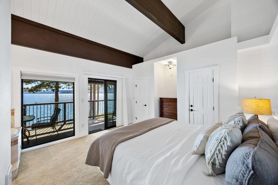 Remodeled 4BR Lakefront with Exceptional Amenities House in Kings Beach