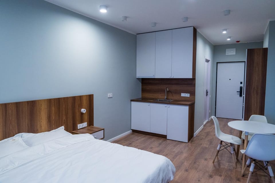 Bed, Photo of the whole room, Dining area