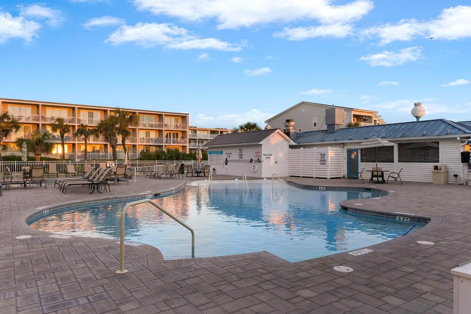 The Gardens 703 Apartment in Tybee Island