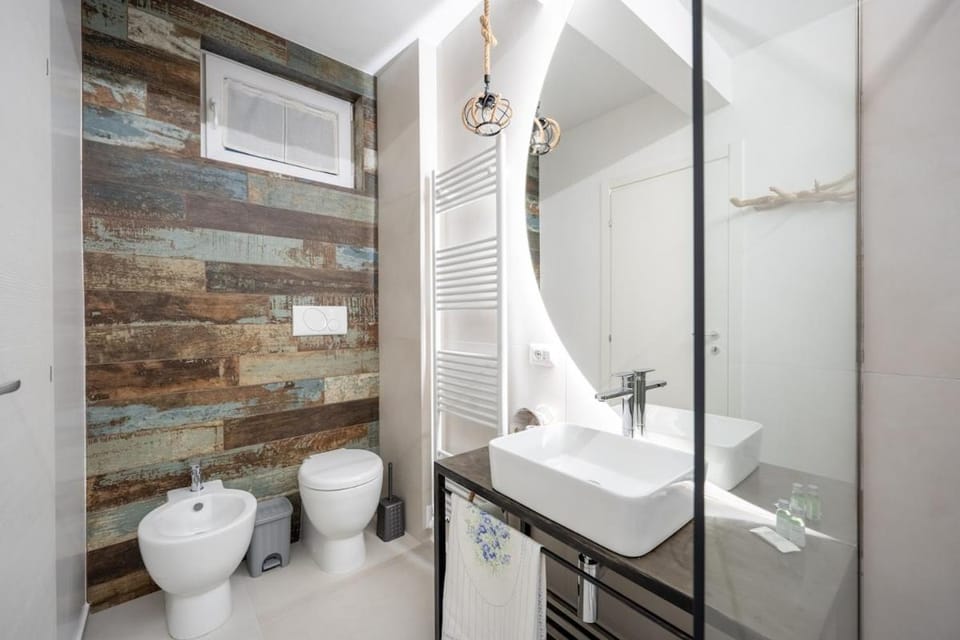 Shower, Toilet, Bathroom, bidet, towels