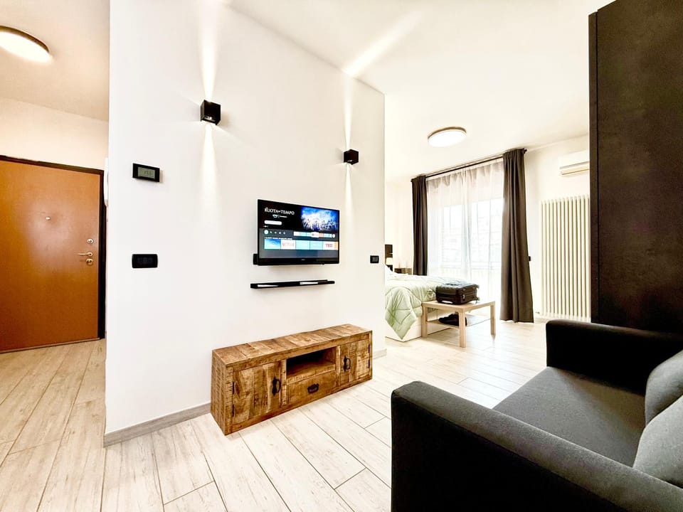 TV and multimedia, Living room, Evening entertainment