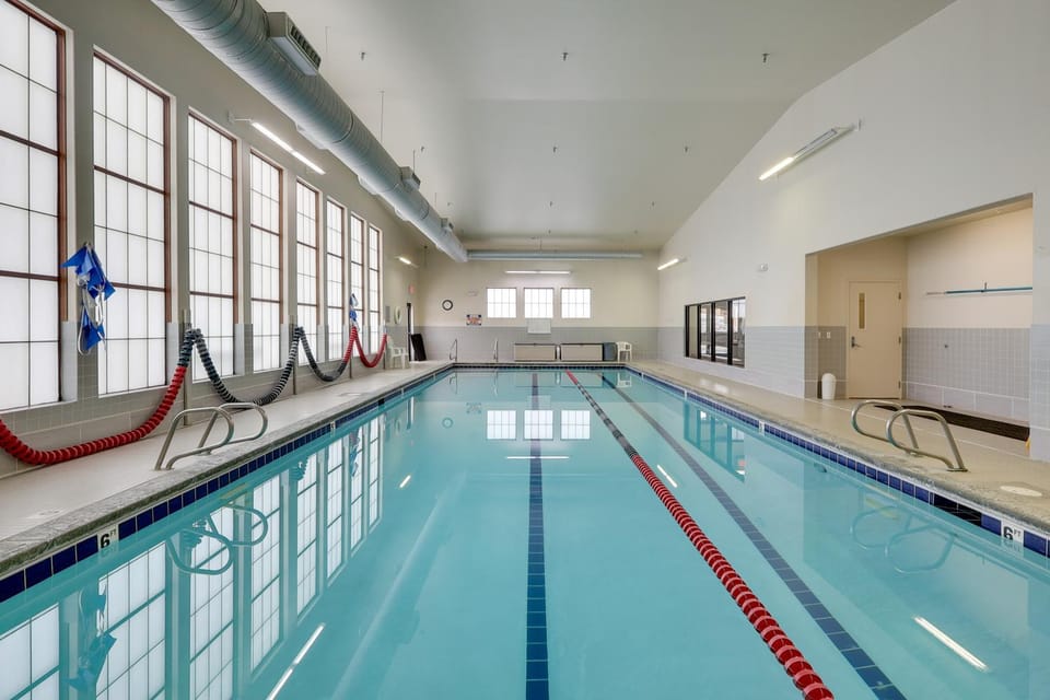 Walk to Payette Lake McCall Condo with Fireplace Apartment in McCall