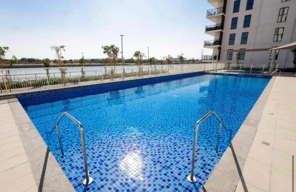 F1 - Camellia 1BR Waters Edge Yas Island, Theme Parks Apartment in Abu Dhabi