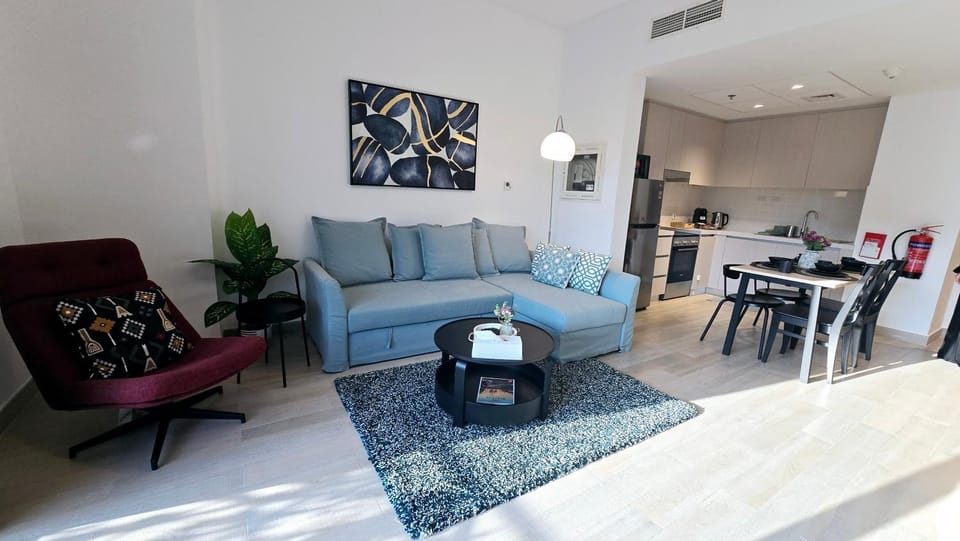 F1 - Camellia 1BR Waters Edge Yas Island, Theme Parks Apartment in Abu Dhabi
