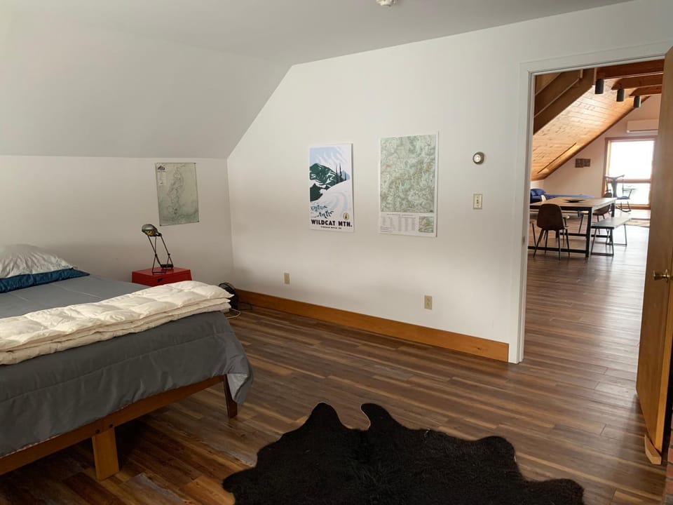Charming barn loft - all amenities on 60 acre farm in the White Mountains of NH House in Lancaster