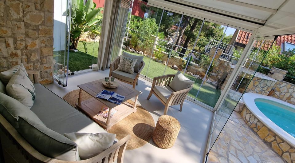 Patio, Balcony/Terrace, Seating area, Swimming pool