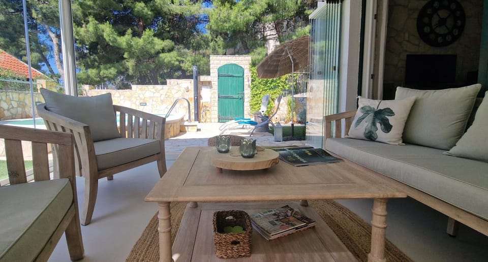 Patio, Balcony/Terrace, Seating area