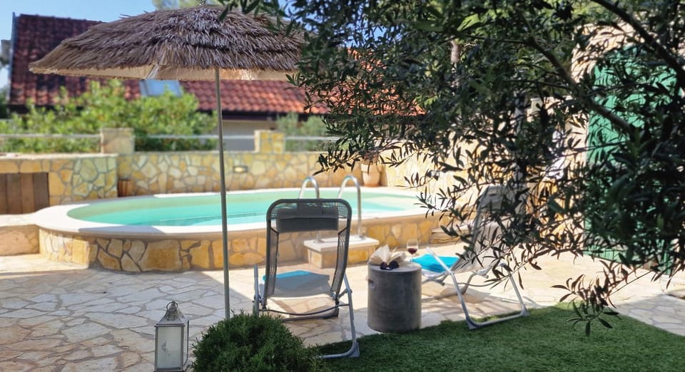 Swimming pool, sunbed