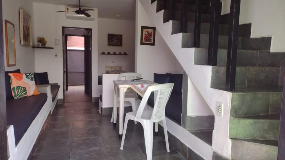 Sobrado em condomínio perto da praia localização privilegiada pet friendly House in Caraguatatuba