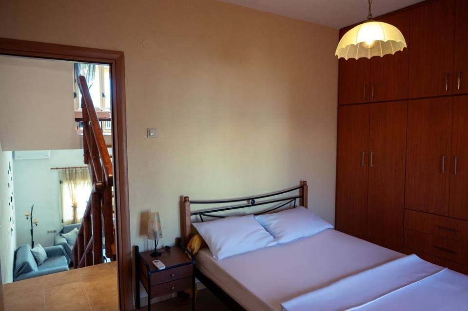 Bed, Photo of the whole room, Bedroom, wardrobe