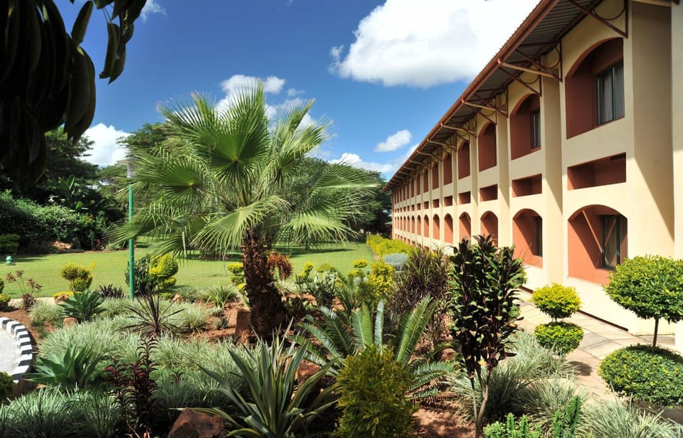 Property building, Facade/entrance, Garden