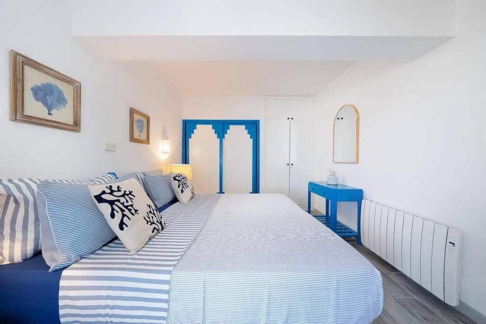 Sunset Beach Retreat Balcony Steps to Beach Apartment in Portimao