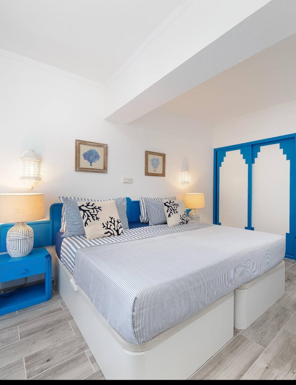 Sunset Beach Retreat Balcony Steps to Beach Apartment in Portimao