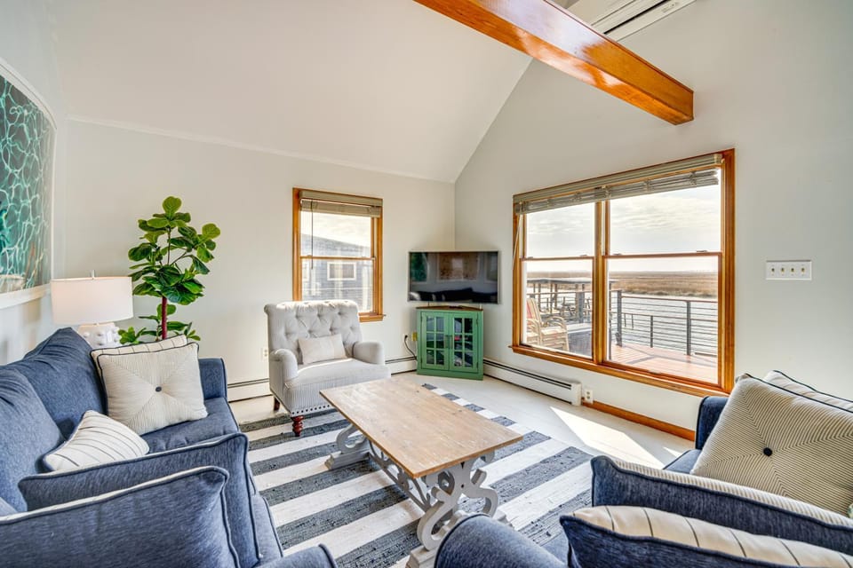 2 Mi to Stone Harbor Beach: Lovely Bayfront Home House in Middle Township