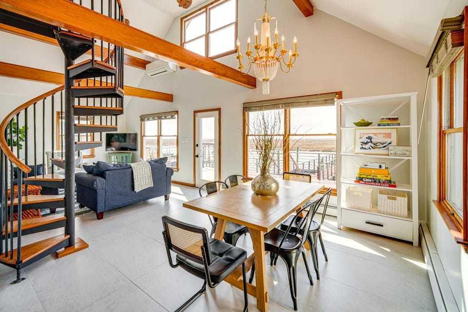 2 Mi to Stone Harbor Beach: Lovely Bayfront Home House in Middle Township