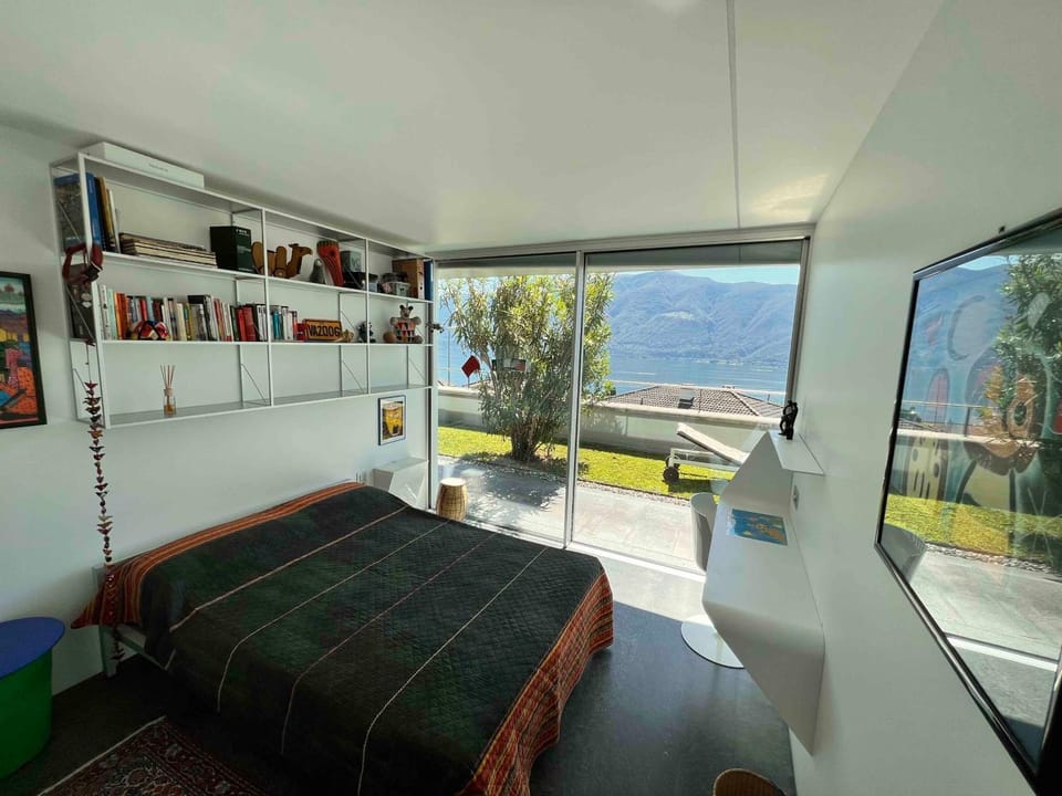 Appartamento moderno con ampia terrazza panoramica Apartment in Canton of Ticino
