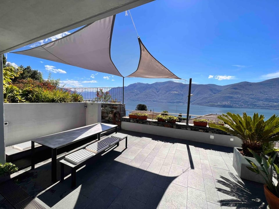 Appartamento moderno con ampia terrazza panoramica Apartment in Canton of Ticino