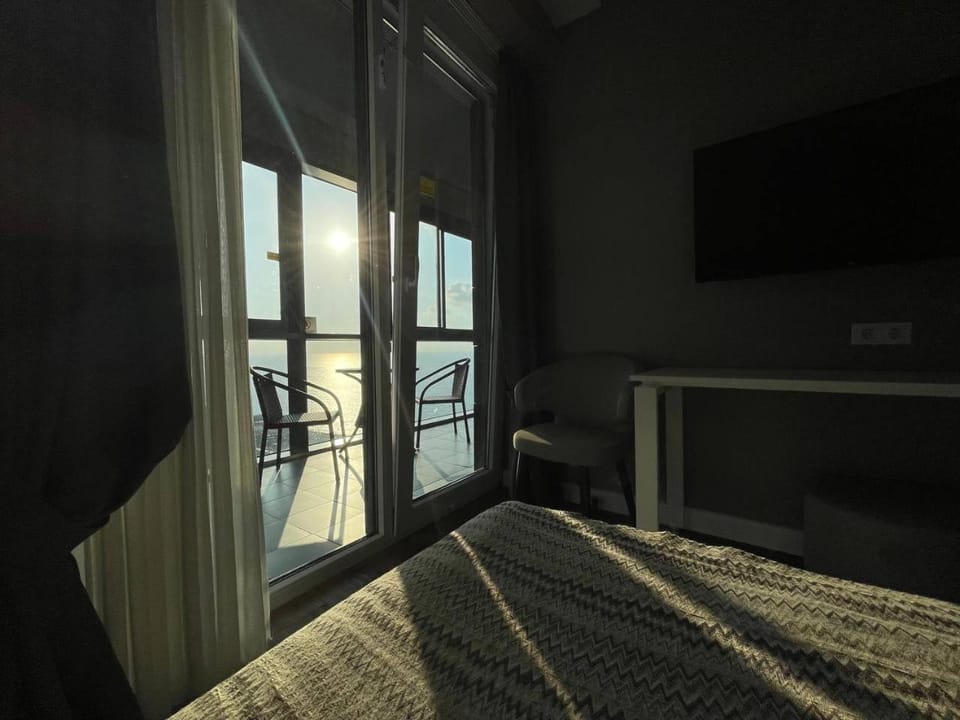 Bed, TV and multimedia, Bedroom