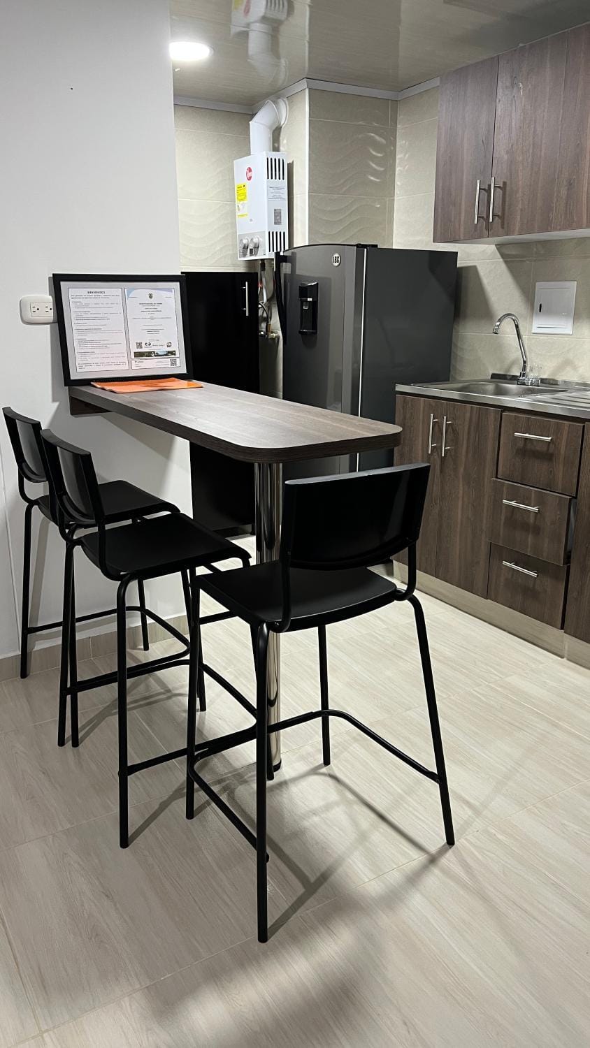 Kitchen or kitchenette, Dining area