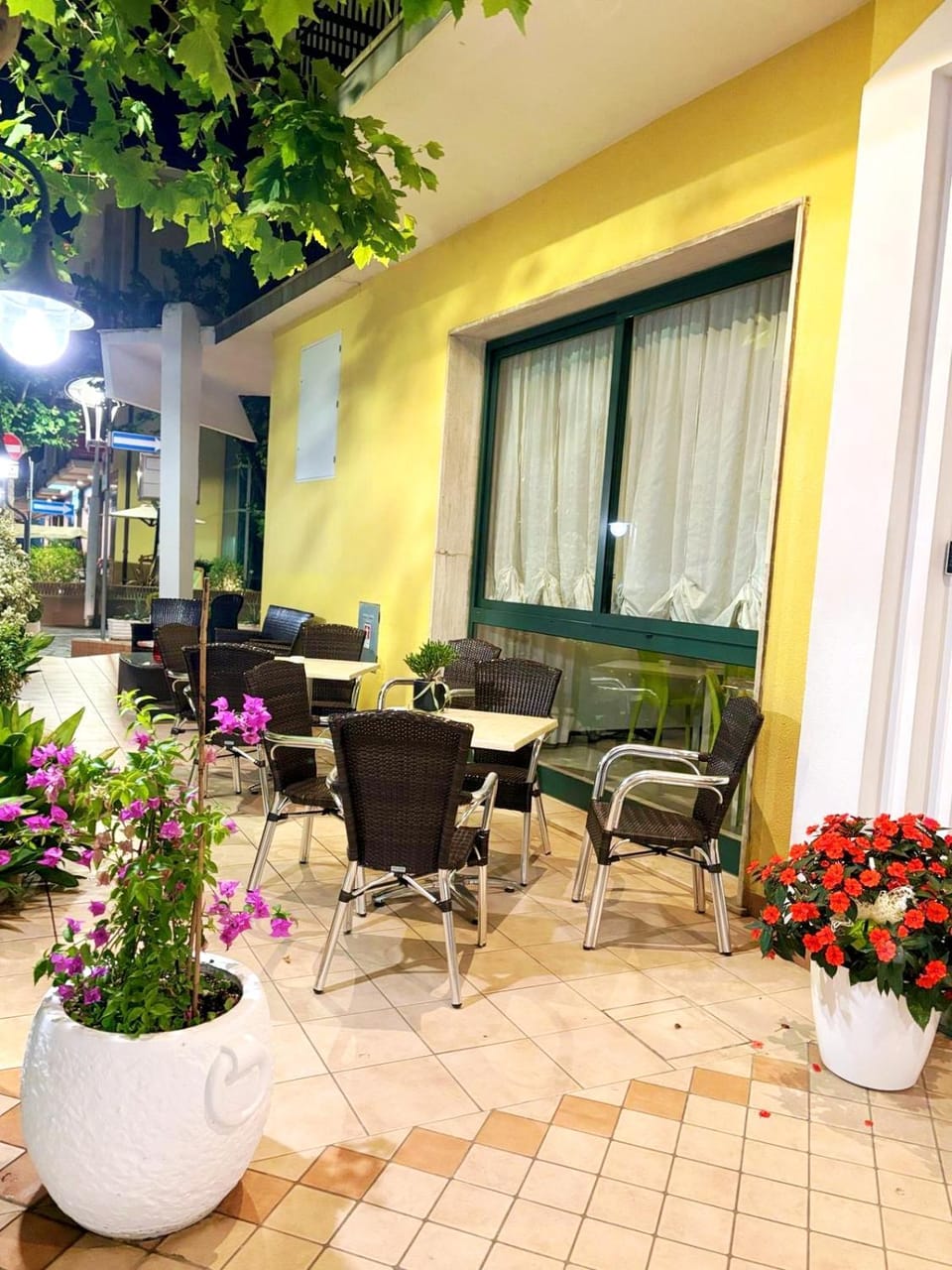 Property building, Balcony/Terrace, Area and facilities