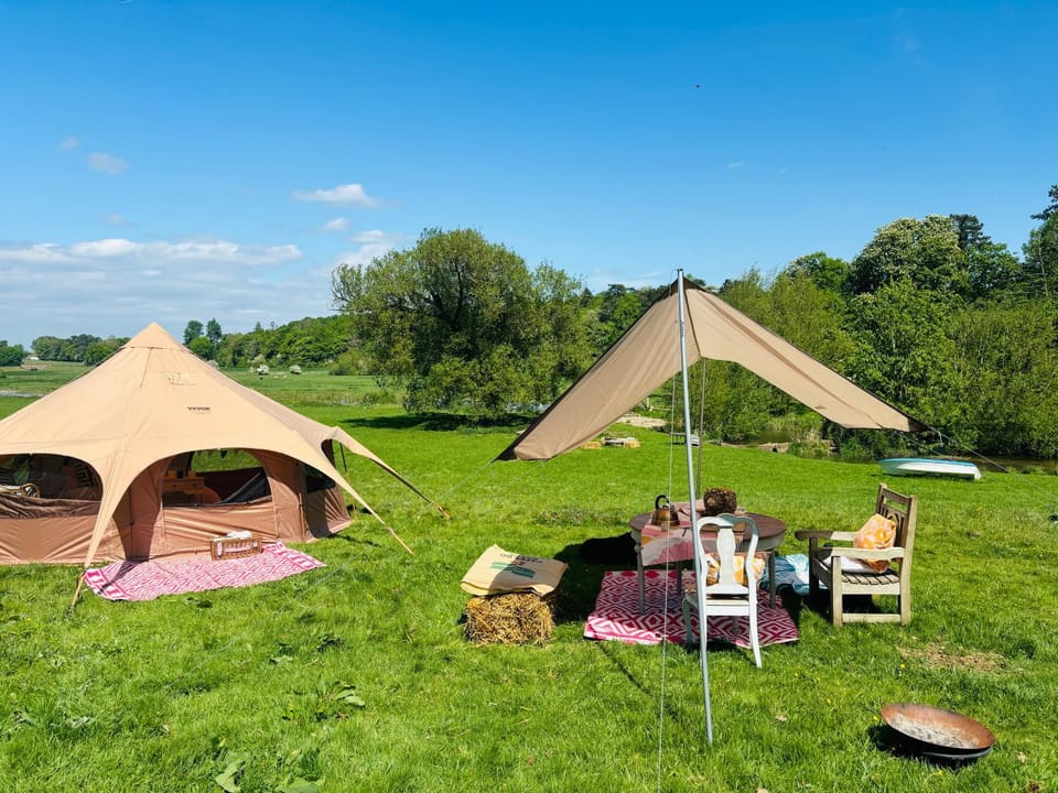 Property building, Spring, Day, Natural landscape, View (from property/room), Garden view, Lake view, Landmark view, Landmark view, pet friendly, pet friendly