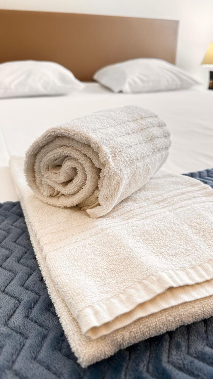 Bed, Bedroom, towels