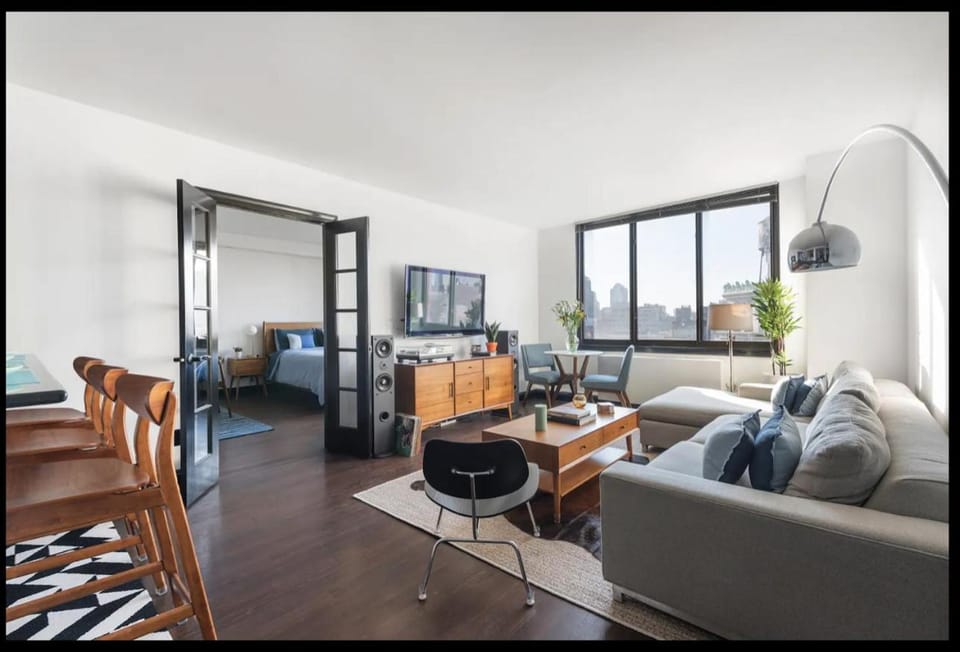 Doorman! High Floor! Views! Elevator! Free Gym! Apartment in Lower Manhattan
