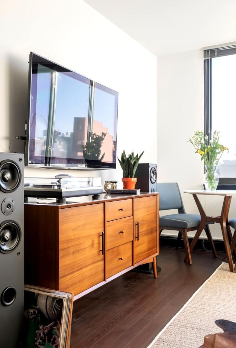 Doorman! High Floor! Views! Elevator! Free Gym! Apartment in Lower Manhattan