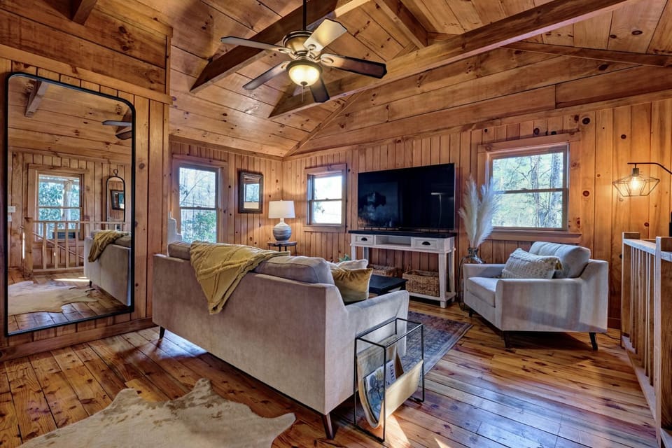 1930's Highlands Hideaway House in Highlands