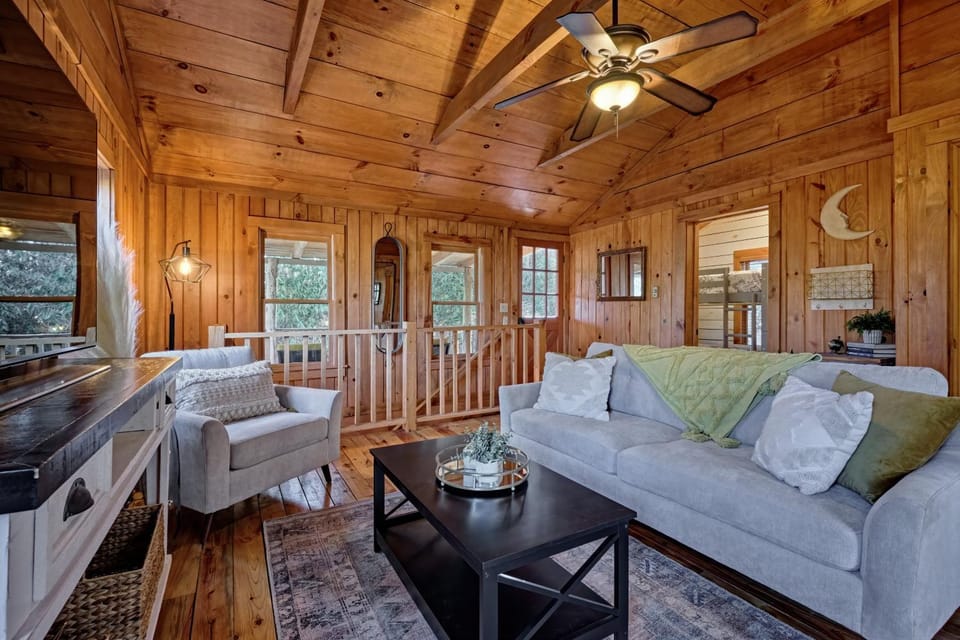 1930's Highlands Hideaway House in Highlands