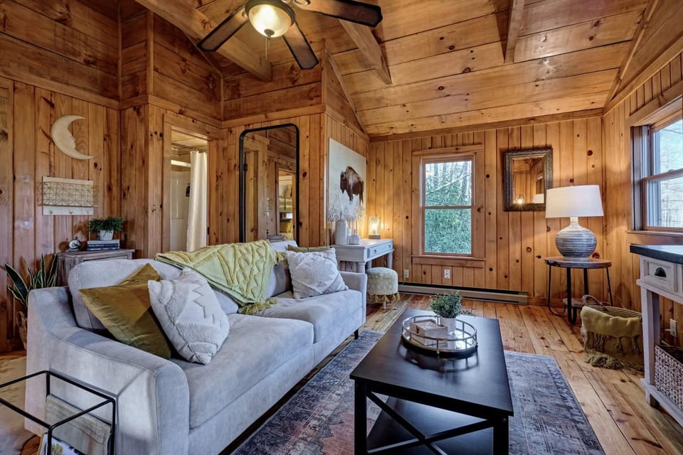 1930's Highlands Hideaway House in Highlands