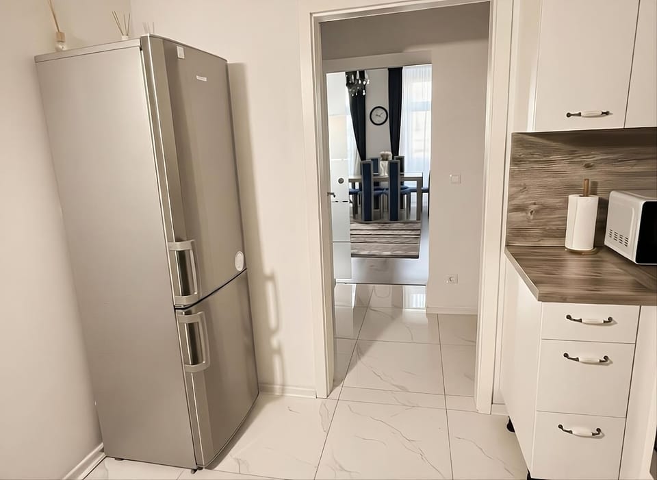 Kitchen or kitchenette, microwave, oven, kitchen, kitchen