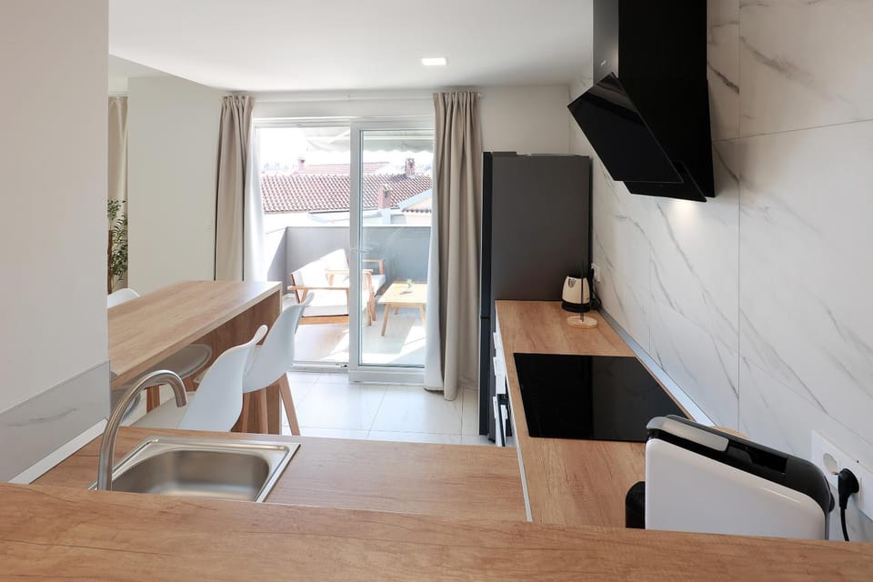 Kitchen or kitchenette