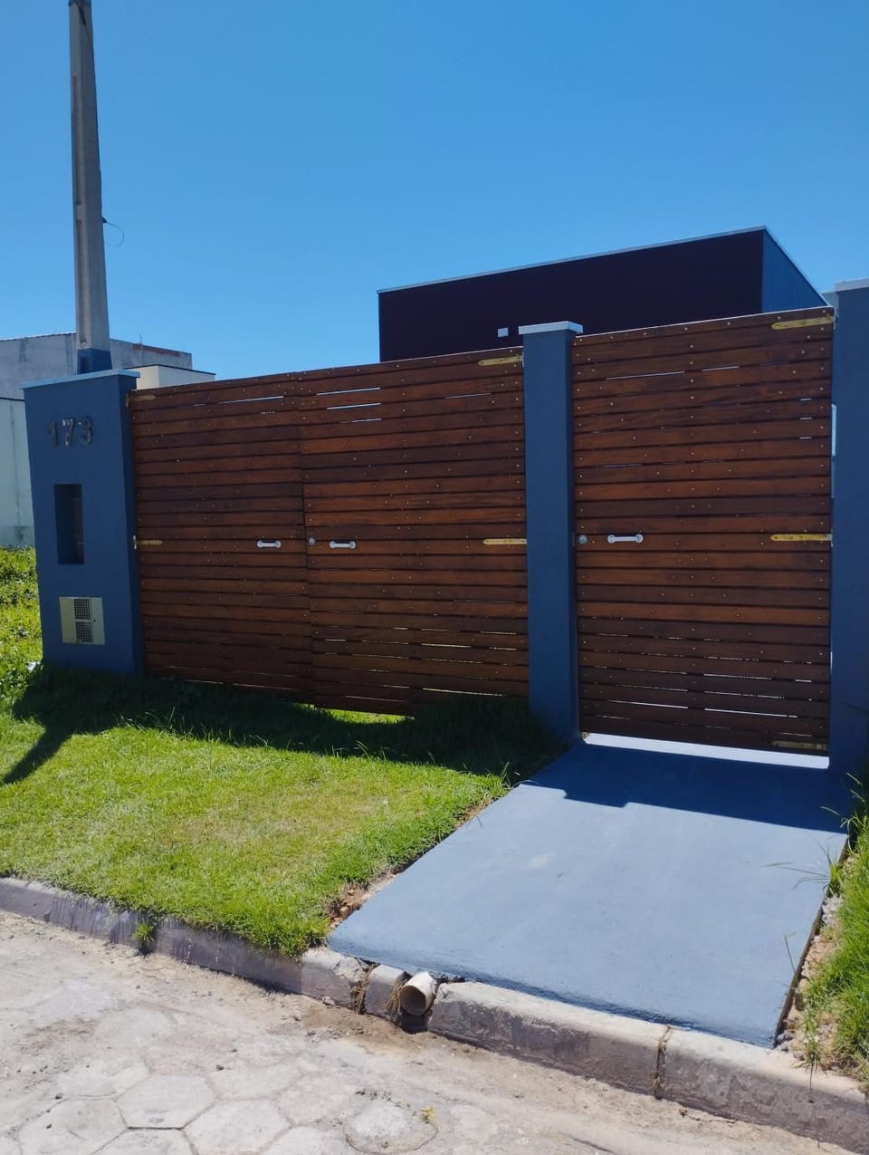 Property building, Facade/entrance, Day, Street view
