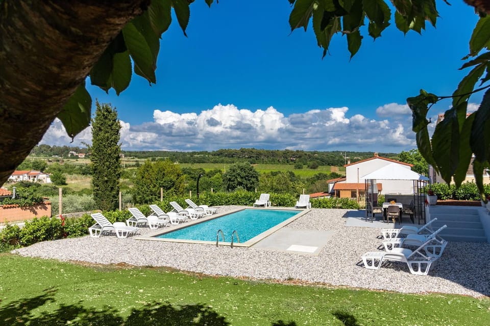 Area and facilities, Swimming pool