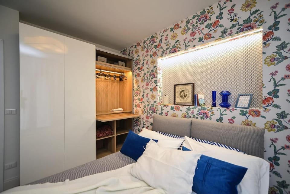 TV and multimedia, Bedroom, wardrobe, air conditioner