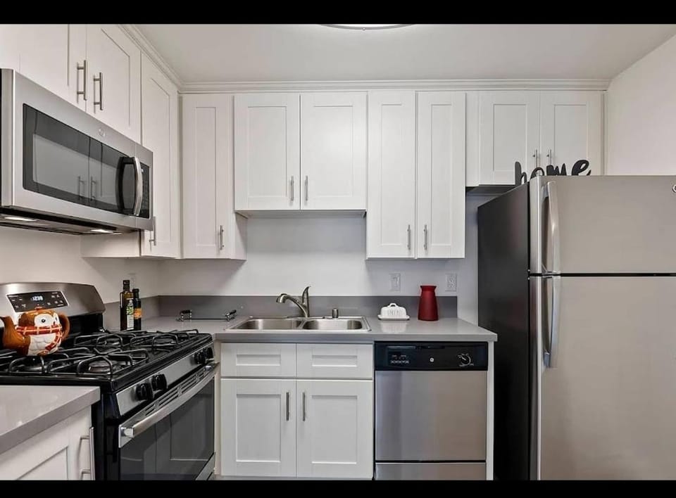 2-Bedroom Hollywood Apartment Apartment in Hollywood