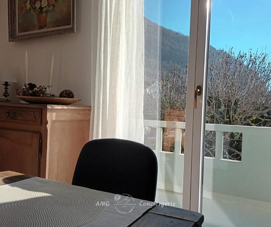 Balcony/Terrace, Dining area, Mountain view